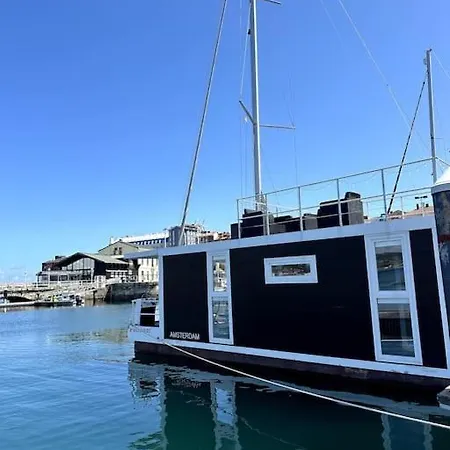 Hotel en barco Casa Flotante Gijón