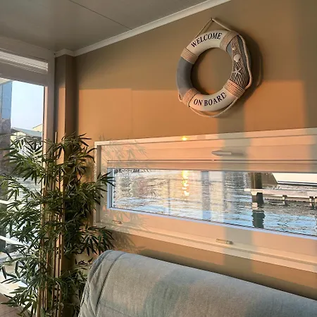 Casa Flotante Ботель *